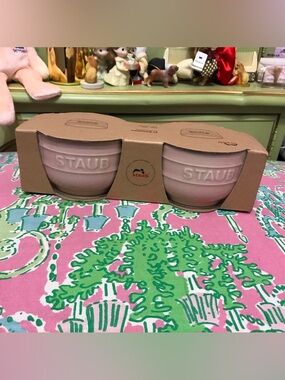 NIB Staub pink Ceramic 2 Piece Round Ramekin Set 3.5”
